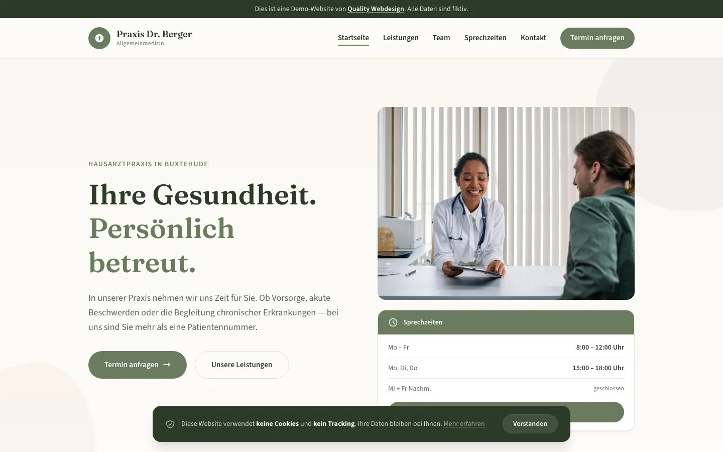 Desktop-Ansicht der Praxis Dr. Berger Website — Startseite mit Hero-Bild und Sprechzeiten-Widget